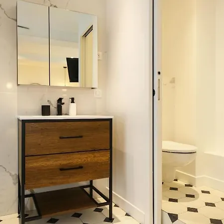 Apartment Proche Des Celebres Puces De 4p Paris